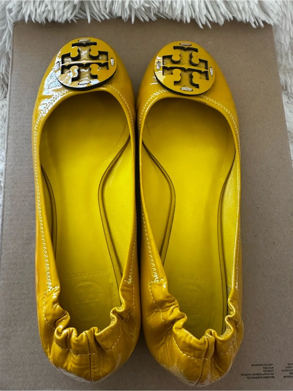 Tory Burch Reva Ballet Flats Mustard Yellow Patent Leather Logo Women’s Size 8.5
